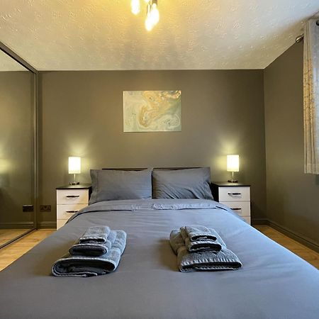 No24 - 2-Bed Boutique Apartment - Hosted By Hutch Lifestyle Leamington Spa Bagian luar foto