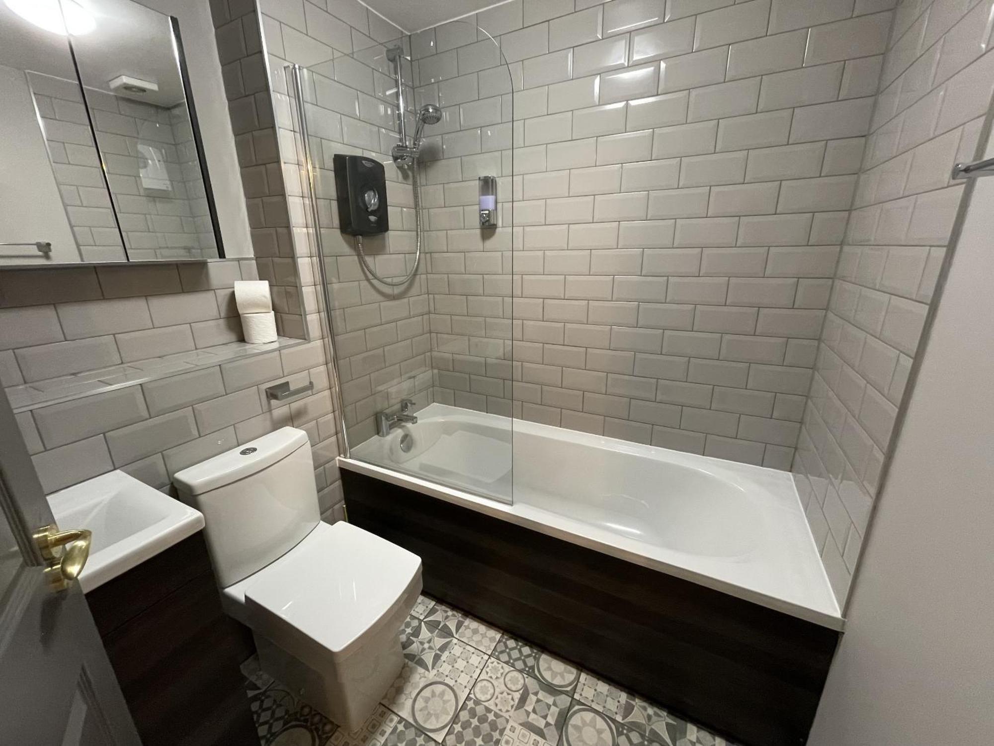 No24 - 2-Bed Boutique Apartment - Hosted By Hutch Lifestyle Leamington Spa Bagian luar foto