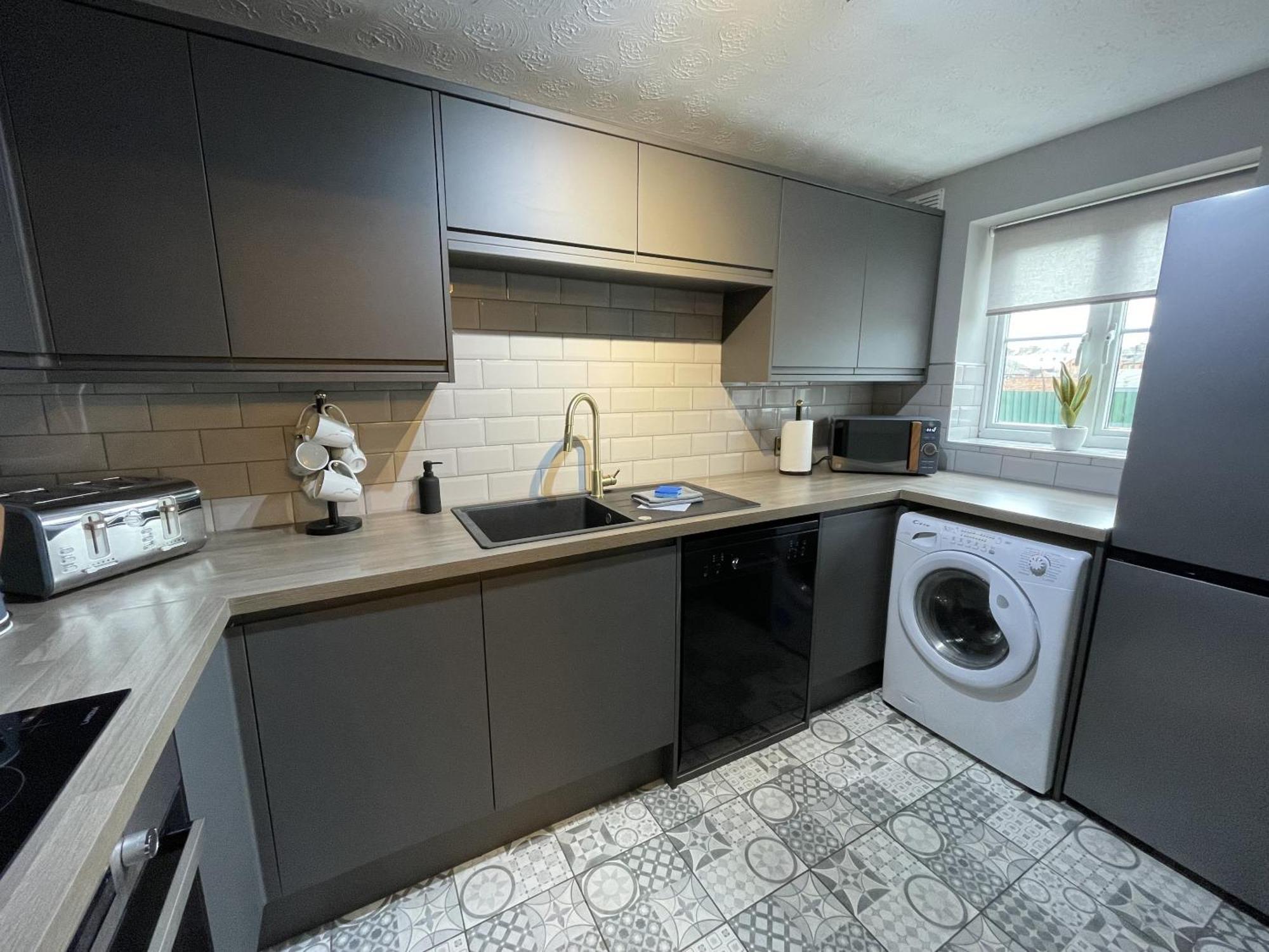 No24 - 2-Bed Boutique Apartment - Hosted By Hutch Lifestyle Leamington Spa Bagian luar foto
