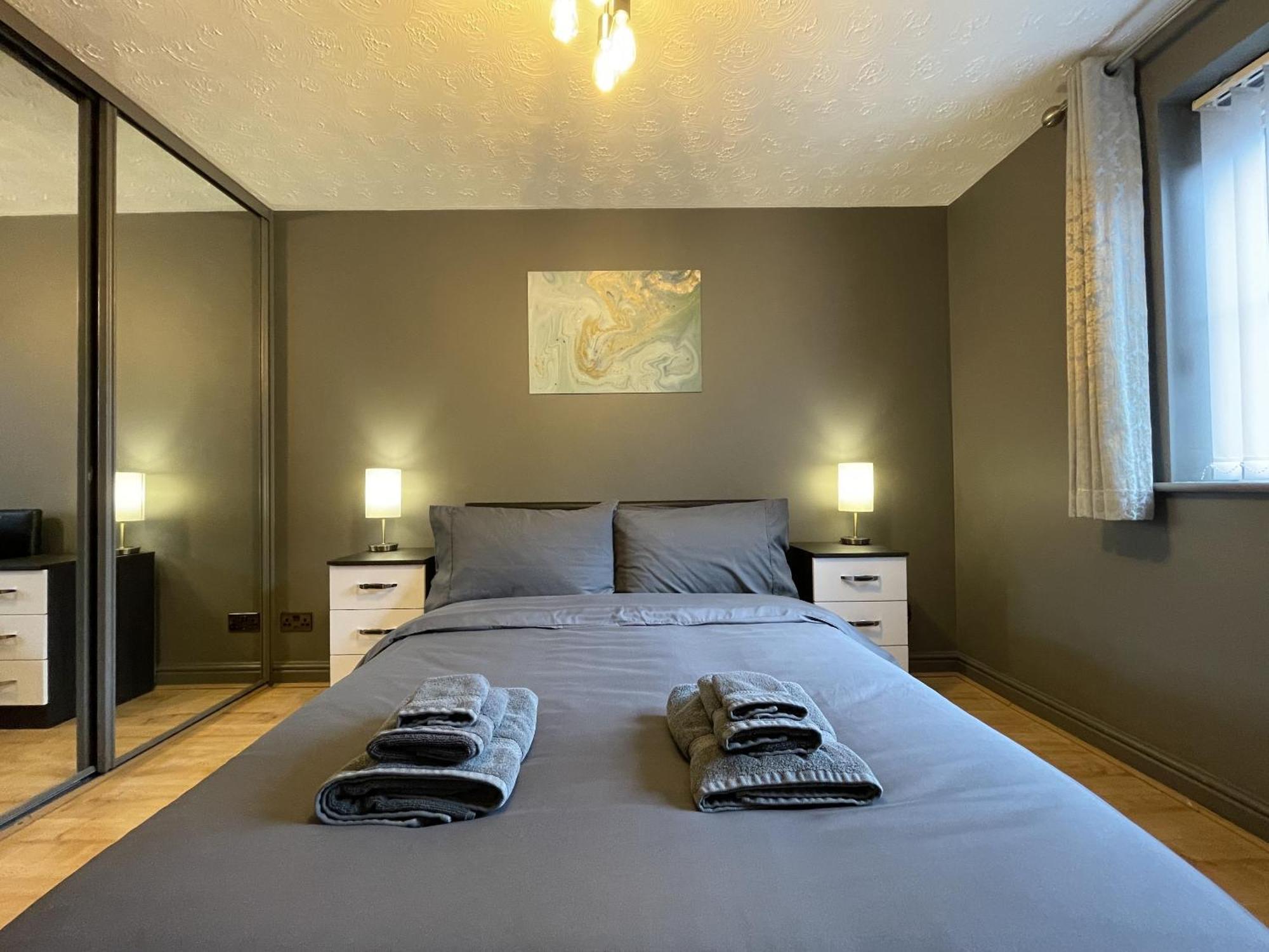 No24 - 2-Bed Boutique Apartment - Hosted By Hutch Lifestyle Leamington Spa Bagian luar foto