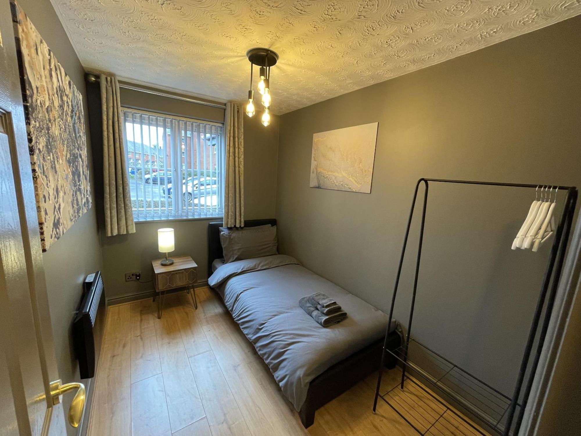 No24 - 2-Bed Boutique Apartment - Hosted By Hutch Lifestyle Leamington Spa Bagian luar foto