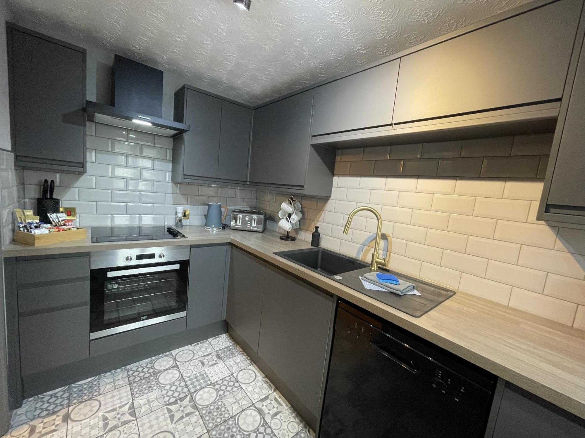No24 - 2-Bed Boutique Apartment - Hosted By Hutch Lifestyle Leamington Spa Bagian luar foto