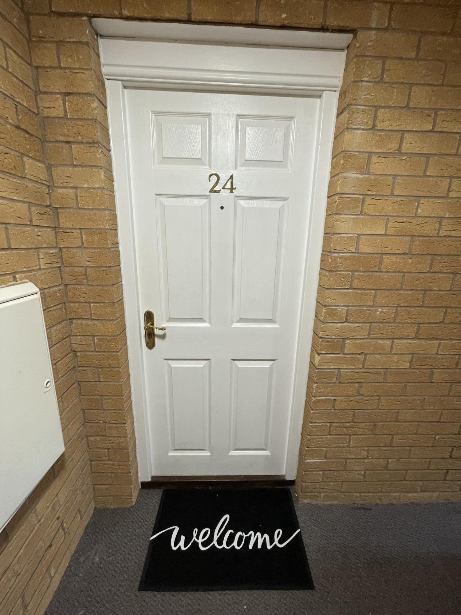 No24 - 2-Bed Boutique Apartment - Hosted By Hutch Lifestyle Leamington Spa Bagian luar foto