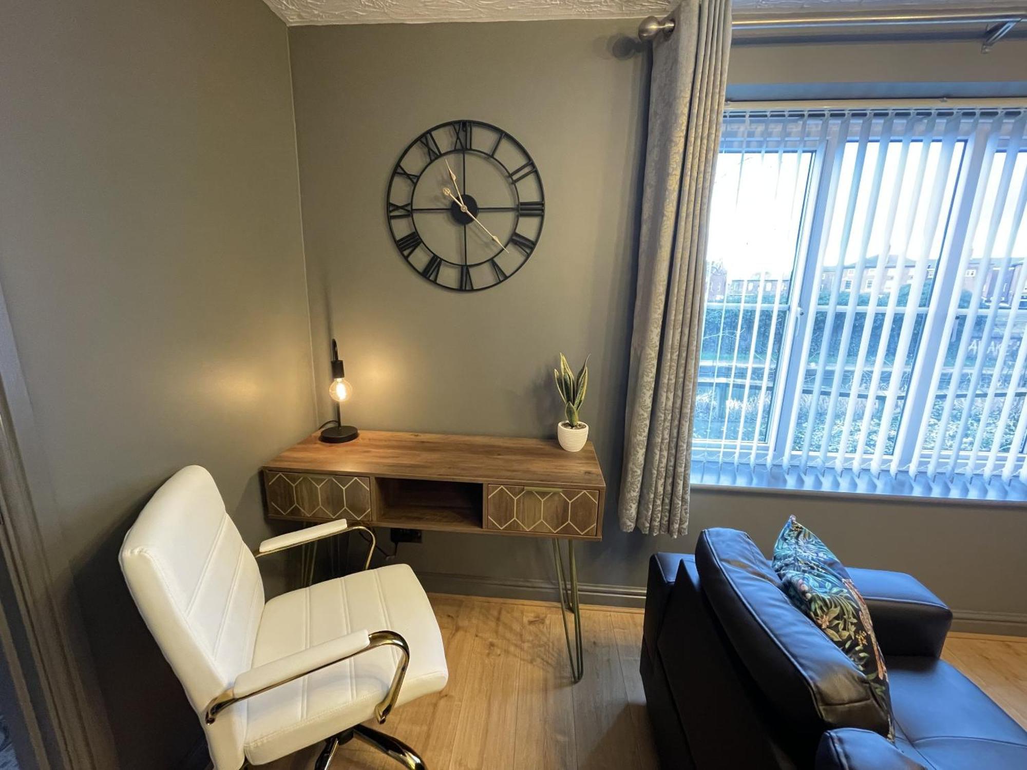 No24 - 2-Bed Boutique Apartment - Hosted By Hutch Lifestyle Leamington Spa Bagian luar foto